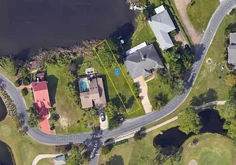 1990 Country Club Dr, Lynn Haven, FL 32444