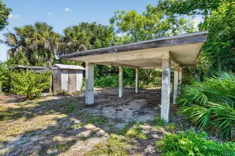 Exterior - 811 Sarabay Rd, Osprey, FL 34229 photo 6 of 10