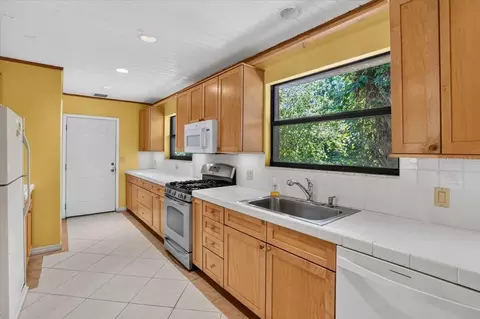 Kitchen - 811 Sarabay Rd, Osprey, FL 34229 photo 2 of 2
