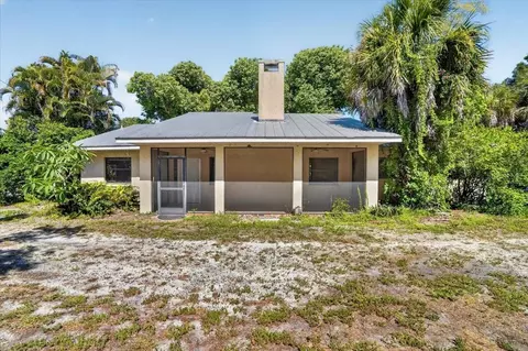 Exterior - 811 Sarabay Rd, Osprey, FL 34229 photo 4 of 10