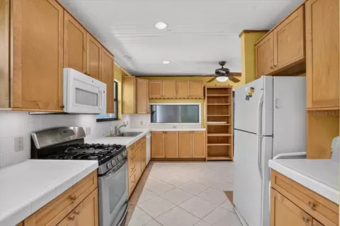 Kitchen - 811 Sarabay Rd, Osprey, FL 34229 photo 1 of 2