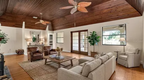 Living - 811 Sarabay Rd, Osprey, FL 34229 photo 2 of 4