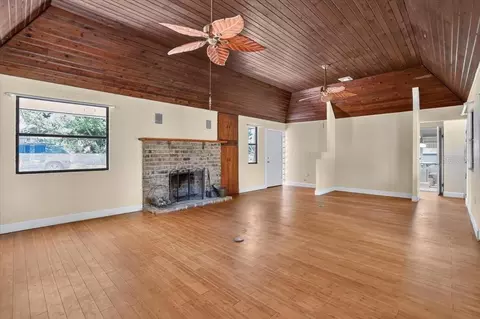 Living - 811 Sarabay Rd, Osprey, FL 34229 photo 1 of 4