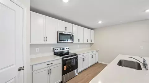 Kitchen - 17516 Whiskey Creek Trl, Parrish, FL 34219 photo 2 of 4