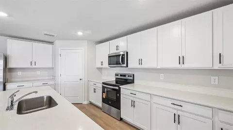 Kitchen - 17516 Whiskey Creek Trl, Parrish, FL 34219 photo 1 of 4