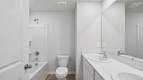 Bath - 17516 Whiskey Creek Trl, Parrish, FL 34219 photo 3 of 5
