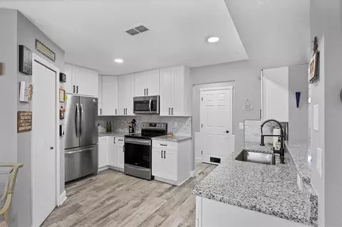 Kitchen - 11302 3rd Ave E, Bradenton, FL 34212 photo 1 of 4