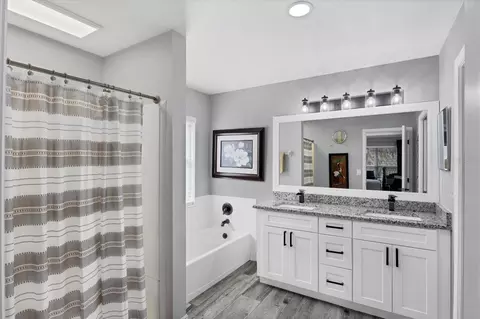 Bath - 11302 3rd Ave E, Bradenton, FL 34212 photo 1 of 4