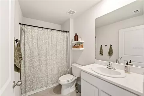 Bath - 12273 Mountain Island Trl, Parrish, FL 34219 photo 3 of 3