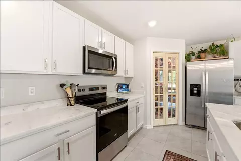 Kitchen - 12273 Mountain Island Trl, Parrish, FL 34219 photo 3 of 4