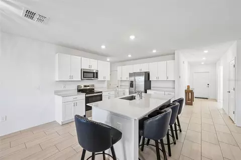 Kitchen - 8807 Sunset Park Trl, Parrish, FL 34219 photo 4 of 7