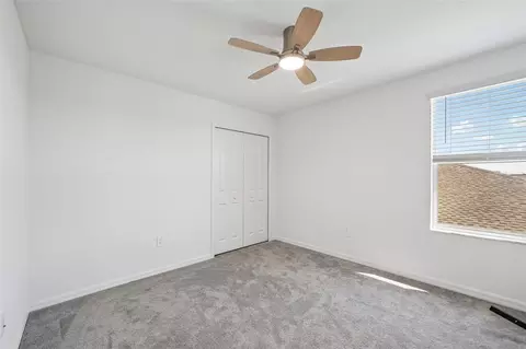 Bedroom - 8807 Sunset Park Trl, Parrish, FL 34219 photo 5 of 9