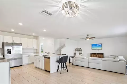 Kitchen - 8807 Sunset Park Trl, Parrish, FL 34219 photo 3 of 7