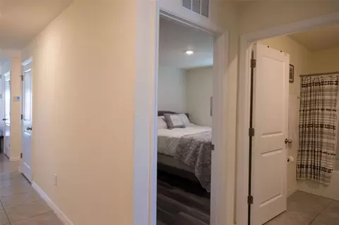 Entry Way - 10428 Flathead Dr, Parrish, FL 34219 photo 7 of 9