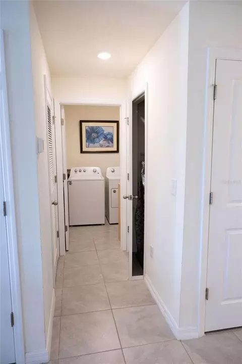 Entry Way - 10428 Flathead Dr, Parrish, FL 34219 photo 4 of 9