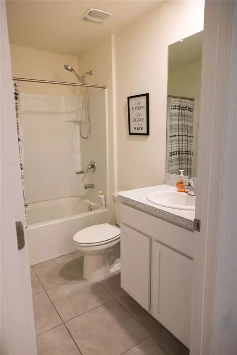 Bath - 10428 Flathead Dr, Parrish, FL 34219 photo 3 of 3