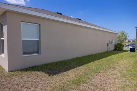 Exterior - 10428 Flathead Dr, Parrish, FL 34219 photo 7 of 10