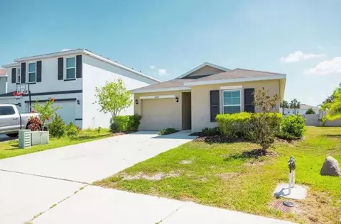 Exterior - 10428 Flathead Dr, Parrish, FL 34219 photo 3 of 10