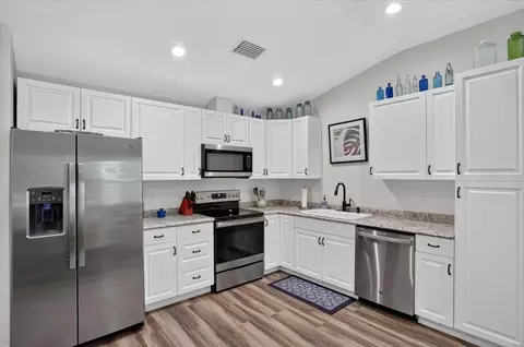 Kitchen - 11740 Darsey Rd, Parrish, FL 34219 photo 8 of 8