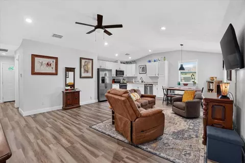 Entry Way - 11740 Darsey Rd, Parrish, FL 34219 photo 4 of 5