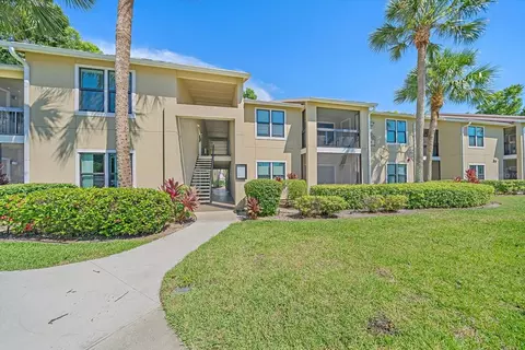 4002 Crockers Lake Blvd #21, Sarasota, FL 34238