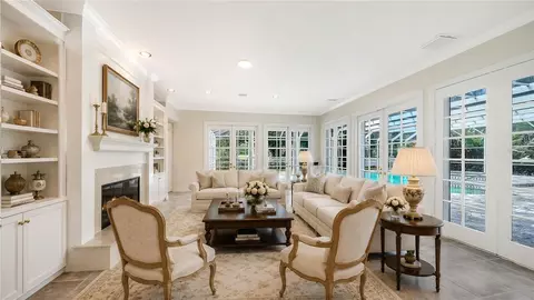 Living - 916 Macewen Dr, Osprey, FL 34229 photo 6 of 13