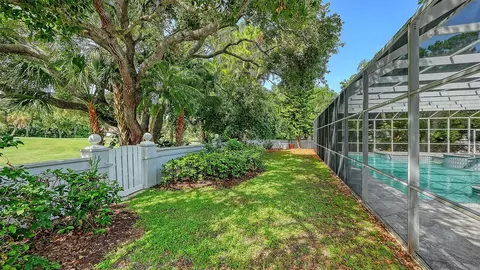 Exterior - 916 Macewen Dr, Osprey, FL 34229 photo 17 of 22