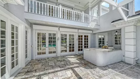 Exterior - 916 Macewen Dr, Osprey, FL 34229 photo 10 of 22