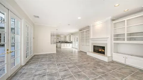 Living - 916 Macewen Dr, Osprey, FL 34229 photo 7 of 13