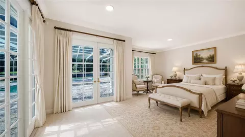 Bedroom - 916 Macewen Dr, Osprey, FL 34229 photo 1 of 5