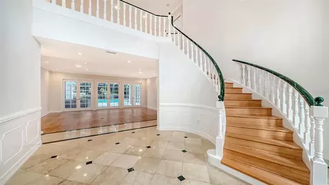 Entry Way - 916 Macewen Dr, Osprey, FL 34229 photo 4 of 9