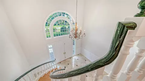 Entry Way - 916 Macewen Dr, Osprey, FL 34229 photo 8 of 9