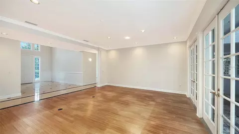 Living - 916 Macewen Dr, Osprey, FL 34229 photo 1 of 13