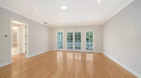 Living - 916 Macewen Dr, Osprey, FL 34229 photo 12 of 13