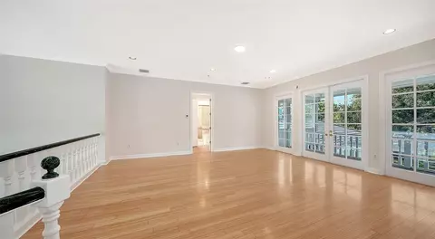 Living - 916 Macewen Dr, Osprey, FL 34229 photo 11 of 13