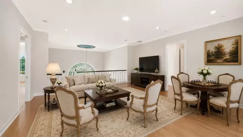 Living - 916 Macewen Dr, Osprey, FL 34229 photo 10 of 13