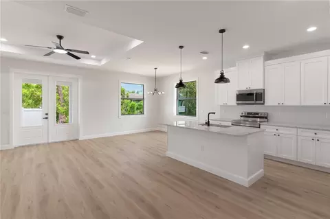 Living - 923 Cumberland Rd, Venice, FL 34293 photo 3 of 4