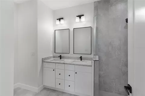 Bath - 923 Cumberland Rd, Venice, FL 34293 photo 2 of 3