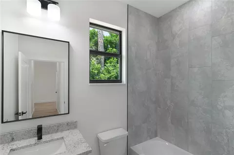 Bath - 923 Cumberland Rd, Venice, FL 34293 photo 3 of 3
