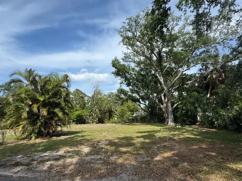 117 29th St W, Bradenton, FL 34205