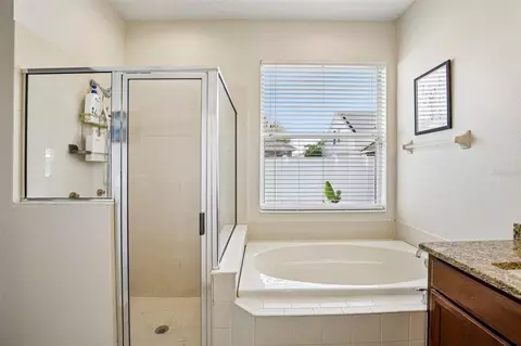 Bath - 4907 58th Ter E, Bradenton, FL 34203 photo 2 of 3