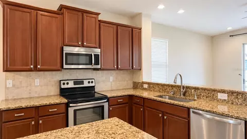 Kitchen - 4907 58th Ter E, Bradenton, FL 34203 photo 5 of 9