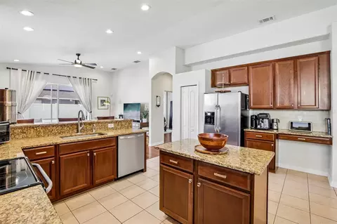Kitchen - 4907 58th Ter E, Bradenton, FL 34203 photo 6 of 7