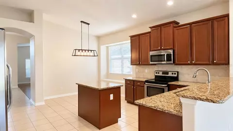 Kitchen - 4907 58th Ter E, Bradenton, FL 34203 photo 7 of 9