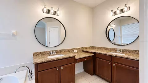 Bath - 4907 58th Ter E, Bradenton, FL 34203 photo 1 of 3
