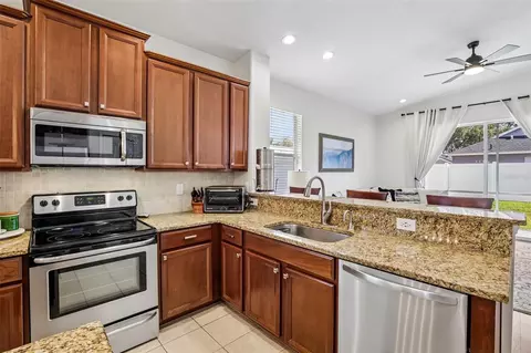 Kitchen - 4907 58th Ter E, Bradenton, FL 34203 photo 4 of 7