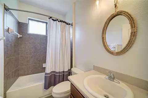 Bath - 316 Star Shell Dr, Apollo Beach, FL 33572 photo 4 of 4