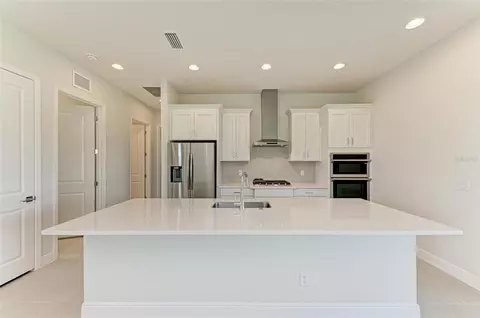 Kitchen - 4324 Sea Marsh Pl, Parrish, FL 34219 photo 2 of 4