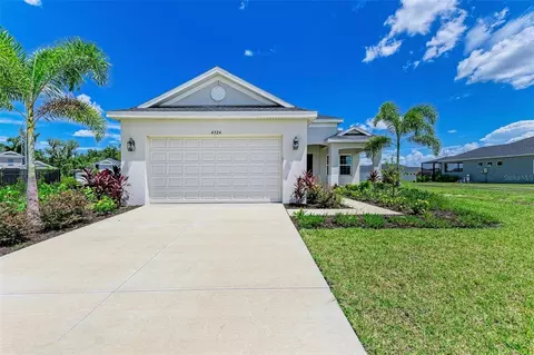 Exterior - 4324 Sea Marsh Pl, Parrish, FL 34219 photo 3 of 7