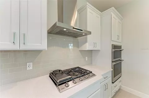 Kitchen - 4324 Sea Marsh Pl, Parrish, FL 34219 photo 3 of 4